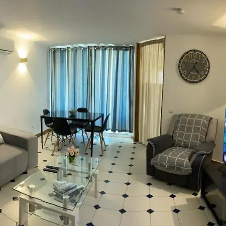 2-bedroom In Albufeira, 10 Minutes From The Beach, With Pool Apartment