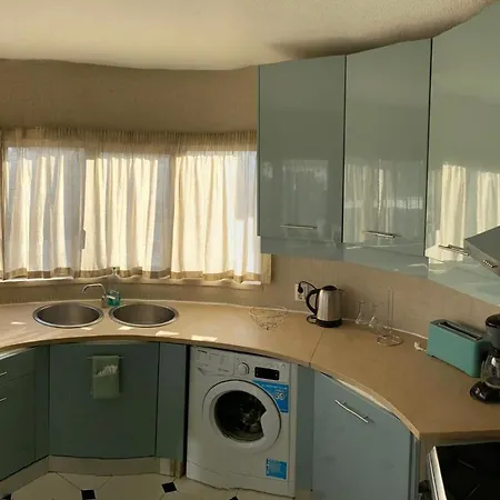 2-bedroom In Albufeira, 10 Minutes From The Beach, With Pool Apartment Albufeira