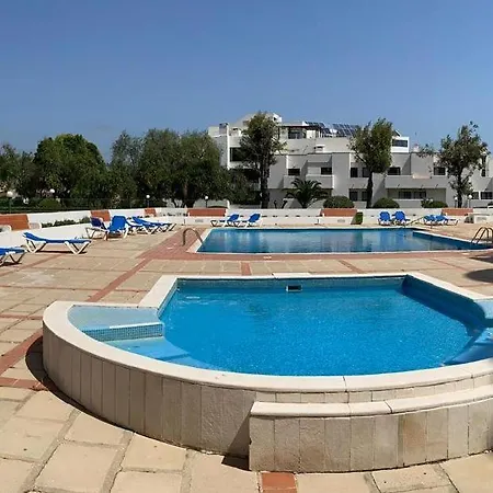 2-bedroom In Albufeira, 10 Minutes From The Beach, With Pool Albufeira