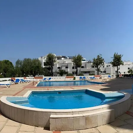2-bedroom In Albufeira, 10 Minutes From The Beach, With Pool Apartment Albufeira